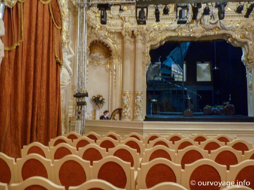Театр «Санктъ-Петербургъ Опера» в особняке барона фон Дервиза